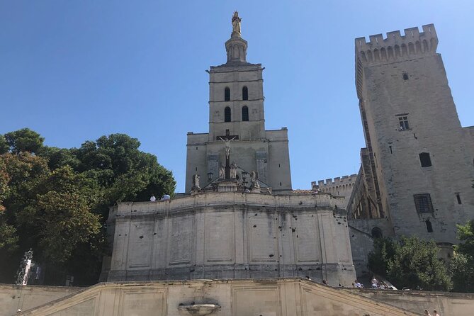 E-Scavenger Hunt Avignon: Explore the City at Your Own Pace - Learning About Avignons History and Landmarks