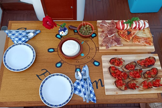 Evening Mini Cruise to Sorrento With Dinner on Board - Boat Ambiance and Music