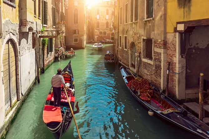 Explore the Canals on an Authentic Gondola Tour Venetian Dreams - Customer Reviews and Ratings