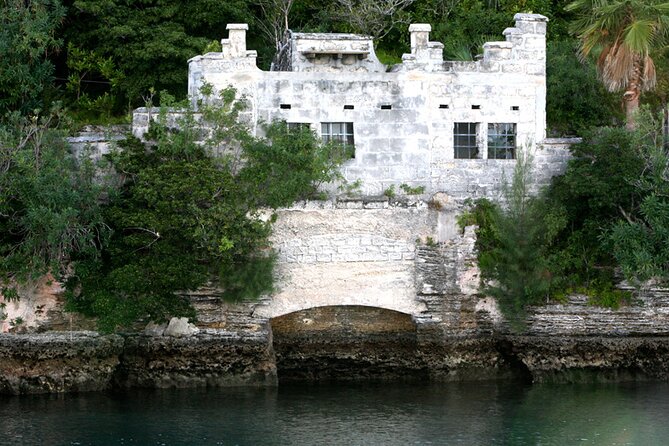 Famous Homes and Hideaways Cruise in Bermuda - Exploring Colonial Homes on the Shoreline