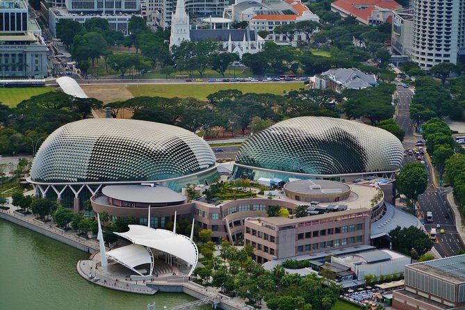 Follow the Money: a Self-Guided Audio Tour of Singapores Financial District - Uncovering the Secrets of Singapores Financial Industry