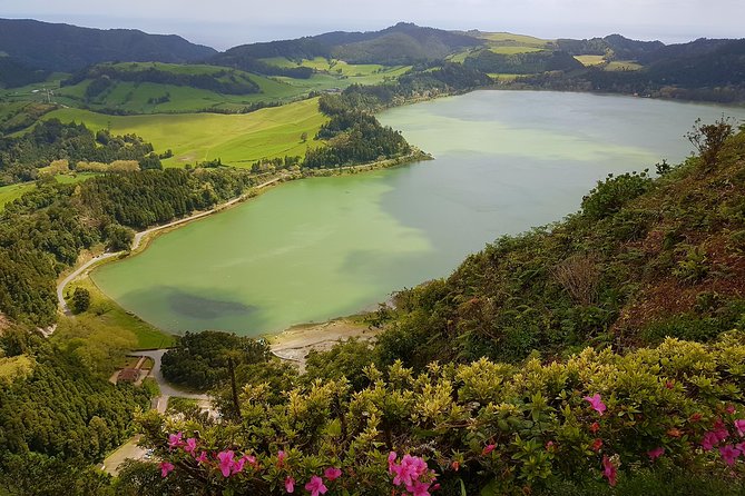 Full-Day Furnas Tour: Lake, Fumaroles and Thermal Pools 4x4 - Common Questions