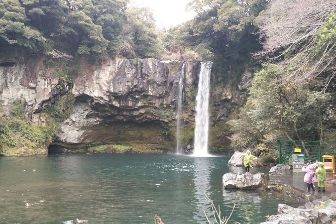 Full-Day Private Taxi Tour South of Jeju Island - Cultural Experiences