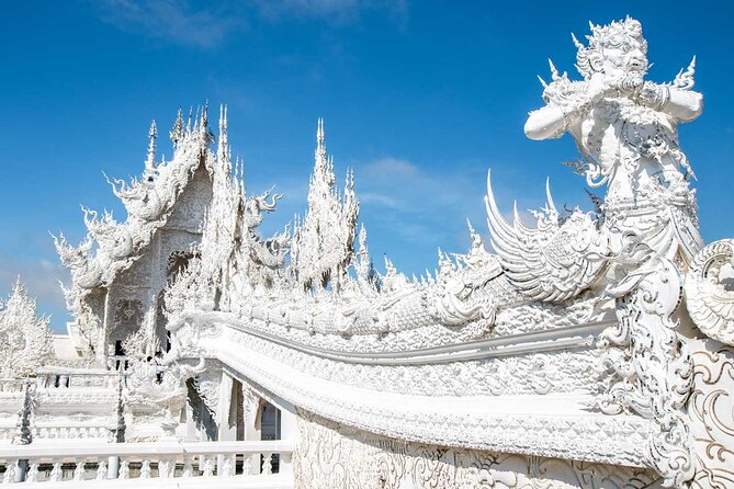 Full Day Tour White Temple Black House and Blue Temple With Lunch - Crowded Tourist Sites