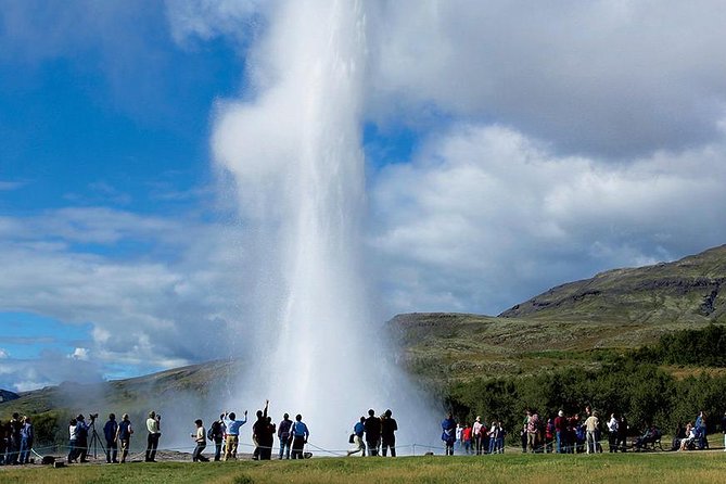 Golden Circle Tour and Evening Northern Lights Cruise From Reykjavik - Gulfoss Waterfall