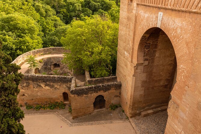 Granada (Alhambra) Scavenger Hunt and Sights Self-Guided Tour - Directions