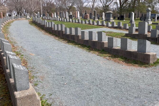Half Day Small Group Tour in Peggys Cove and Titanic Cemetery - Photography Services