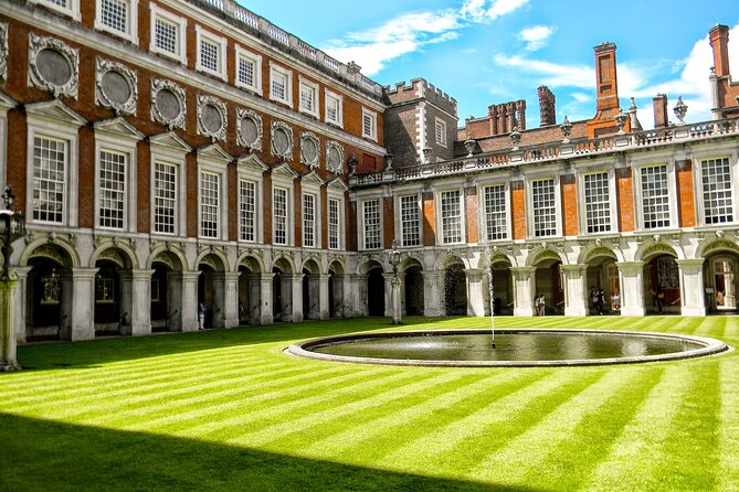 Hampton Court Guided Tour Full Day and High Tea - Expert Tour Guide