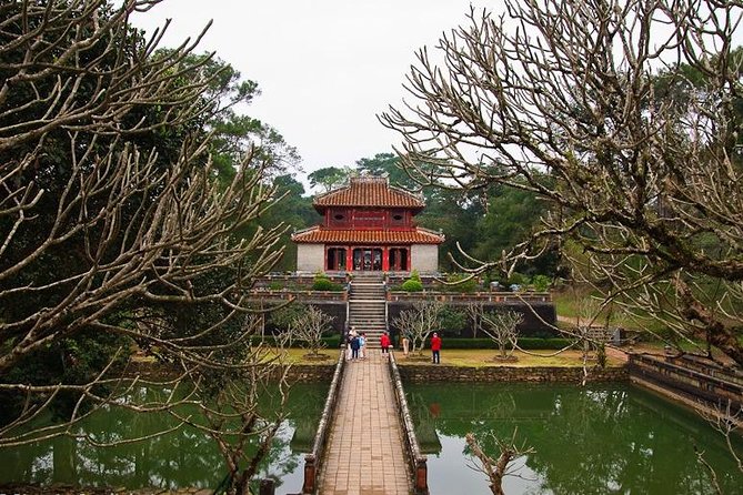 Hue Dragon Boat Tour: Visit Pagoda and Royal Tombs - Meeting and Pickup Information