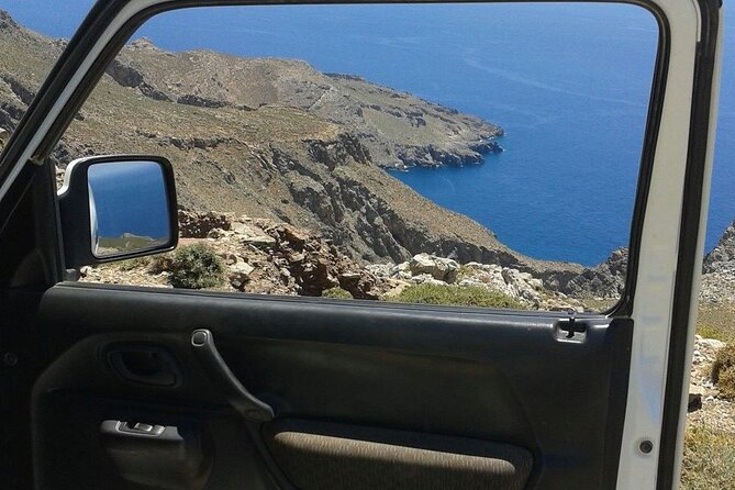 Jeep Exploring Mainland - Maximum Travelers