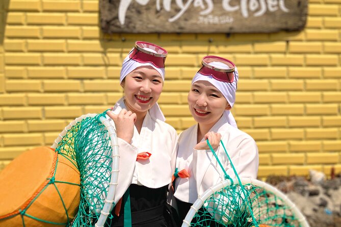 [Jeju] Private Photoshoot With Traditional Pearl Diver Haenyeo Costume - Pricing