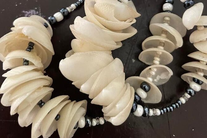 Jewelry Workshop a Mi Mek It! in Montego Bay Jamaica (Fr & En) - Traveler Photos and Visual Experience