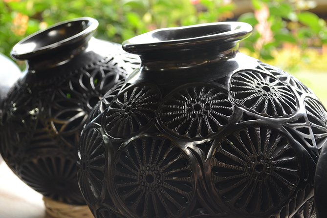 Monte Albán, Arrazola, Cuilapam, and San Bartolo Coyotepec. - Black Pottery of San Bartolo Coyotepec