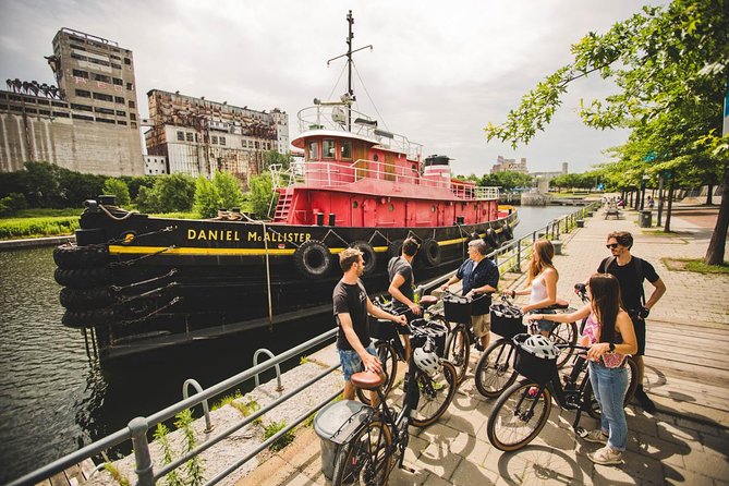 Montreal Highlights Bike Tour: Downtown, Old Montreal, Waterfront - Discovering Old Montreals Historic Streets