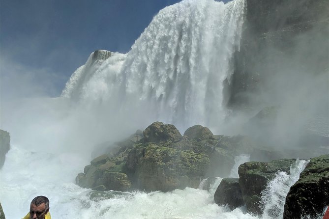 Niagara Falls Canadian Side Tour and Maid of the Mist Boat Ride Option - Positive Experiences and Praise for Tour Guides