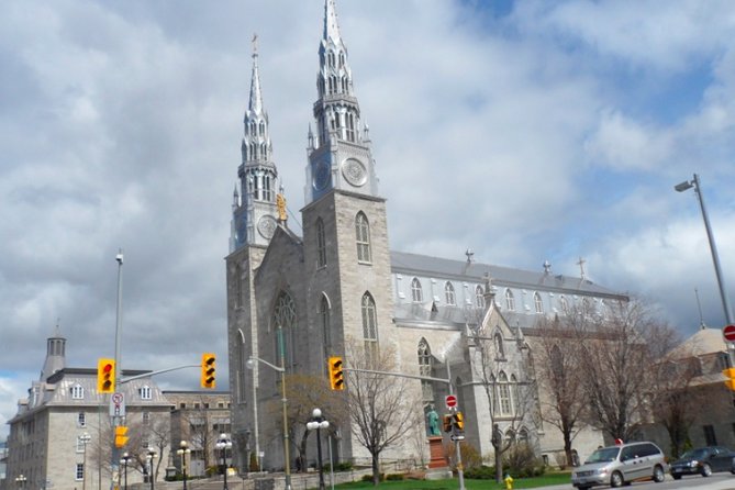 Ottawa Scavenger Hunt: Ottawa's Iconic Sights - Questions and Pricing
