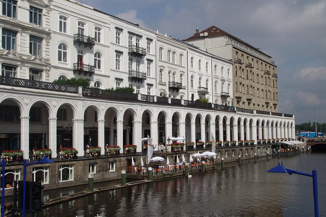 Private 3-Hour Hamburg Sightseeing Tour in a Mercedes Limousine - Expert Local Guide