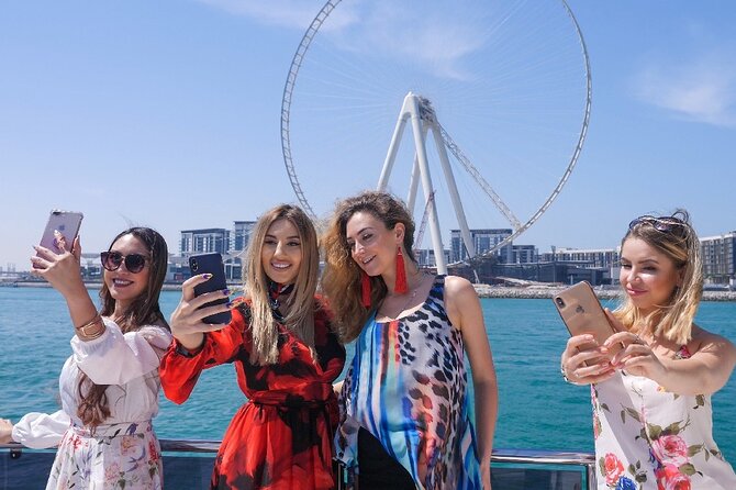 Private - Dubai 2 Hours Luxury Yacht Charter up to 15 Guests - Complimentary Drinks and Snacks