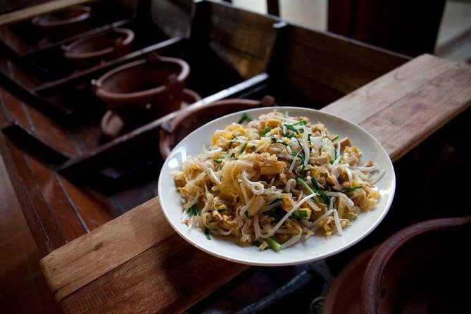 Private Garden Tour & Cooking Class in Beautiful Chiang Mai Home With Transfers - Authentic Thai-Chinese Cooking Experience