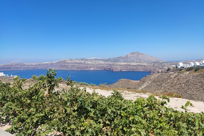 Santorini Private Transfer One-way From/To Airport, Port & Hotel - Mobile Ticket and Air-conditioned Vehicle