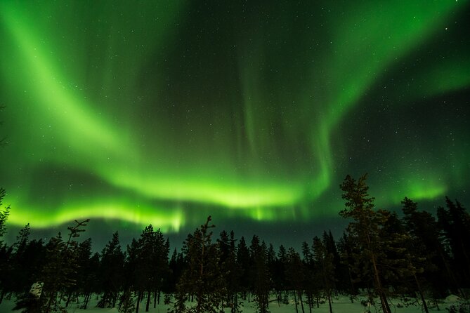 Snowshoe in the Northern Light Night - Snowshoeing Adventures in the Dark Arctic Nights