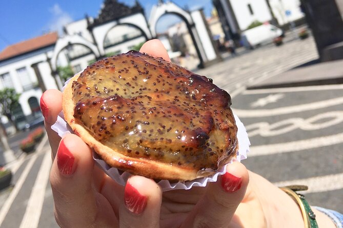 Sunday Walking Tour and Fine-Dining Experience in Ponta Delgada - Portas Da Cidade: History and Culture