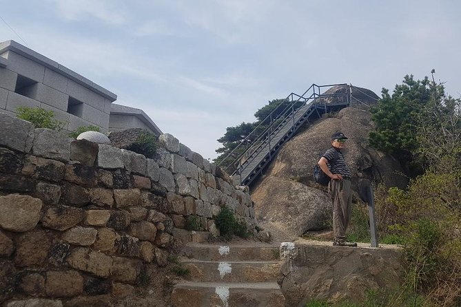 Sunset View & Hiking Through Seoul Fortress With Seafood Market - Preparing for the Tour: Confirming Time With Local Provider