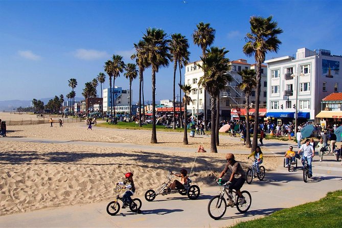 Super Custom Dual Bar Limo With Tour Guide 6-Hour Los Angeles Private Tour!! - Enjoy the Comfort of a Spacious Lincoln Town Car