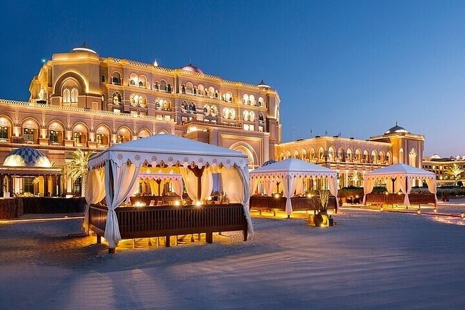 The Iconic Emirates Palace Abu Dhabi Dining Experience - Indulge in Luxurious Buffet Offerings