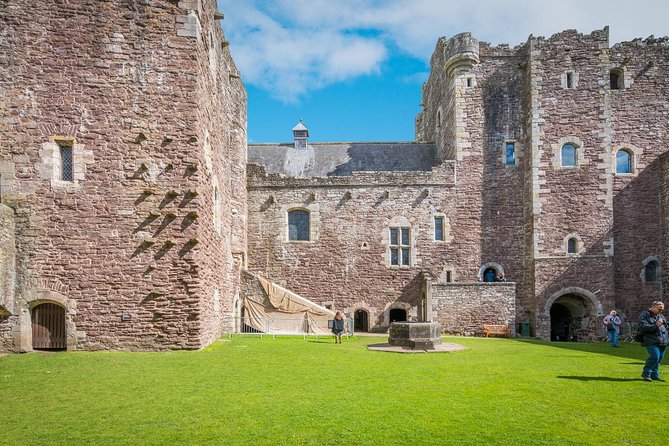 The Outlander 1 Day Experience - Tour Guides Knowledge