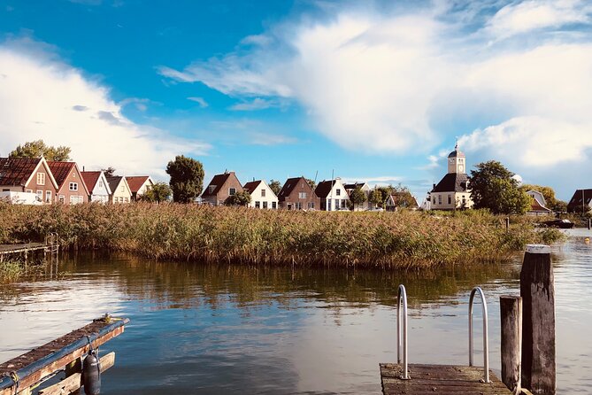 Unique Dutch Villages Zaanse Schans, Dutch Farm and Giethoorn Tour Incl Boat - Knowledgeable and Flexible Guide