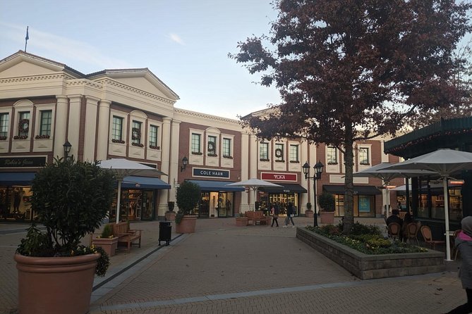 Vancouver Lay Over Shopping (Mc Arthurglen Designer Outlet Mall ) Tour Private - Flexible Cancellation Policy and Minimum Traveler Requirement