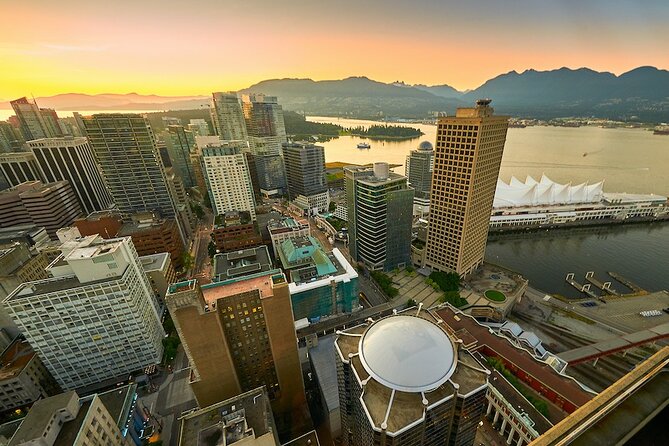 Vancouver Small Group Night Tour W/Capilano Grouse Mtn Dinner - Exploring Stanley Park at Night