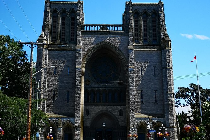 Victoria City and Butchart Gardens Private Half-Day Tour - Positive Reviews of the Tour