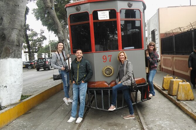 Walking Through the City of Kings - Soaking in the Vibrant Atmosphere