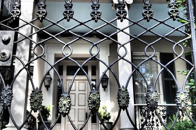 Walking Tour in New Orleans Garden District - Tour Guide Erins Expertise and Recommendation