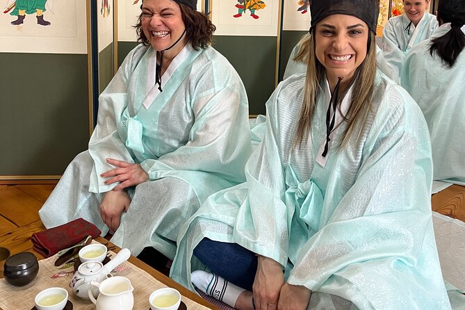 Wearing Hanbok Walking Tour in Bukchon With Liquor Tasting - Meeting and Pickup Details