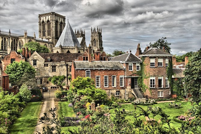 York Private Walking Tour With a Professional Guide - Tips for a Memorable Tour Experience