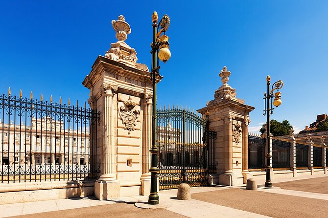 5-Hour Royal Palace, City Walk & Flamenco Tour