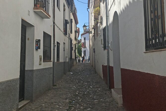Albaicín and Sacromonte's Iconic Sights: A Self-Guided Audio Tour - Discovering Albaicíns Hidden Plazas