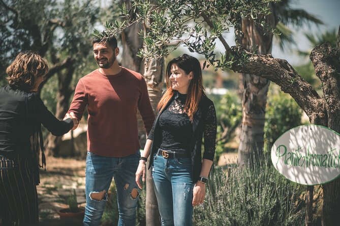 Alcamo Farm Animals and Aromatic Garden - Common Questions