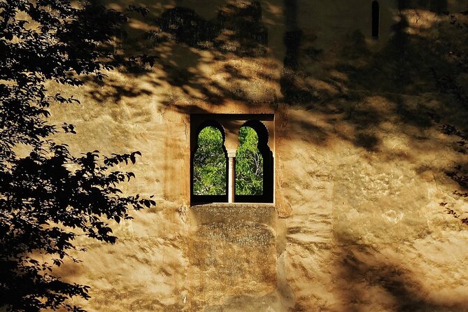 Alhambra and Nasrid Private Walking Tour With Food Tasting - Pricing and Availability Information