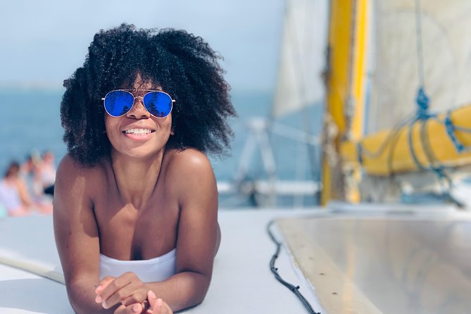 Aruba Catamaran Sail With Snorkeling Aboard the Arusun - Onboard Amenities and Services