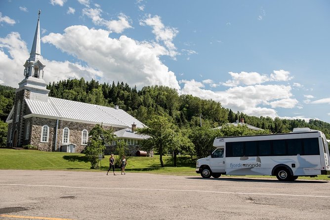 BACK COUNTRY OF THE FJORD AND THE NATIONAL PARK - Saguenay Guided Tours - Customer Reviews - Guide Performance