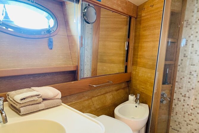 Capri & Amalfi Coast Luxury Tour on MAGNUM 53 Sport - VIP Service and Amenities