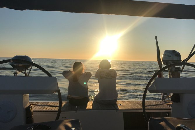 Cascais Sunset Private 2h Cruise With a Drink - Top-Quality Crew and Accommodating Service