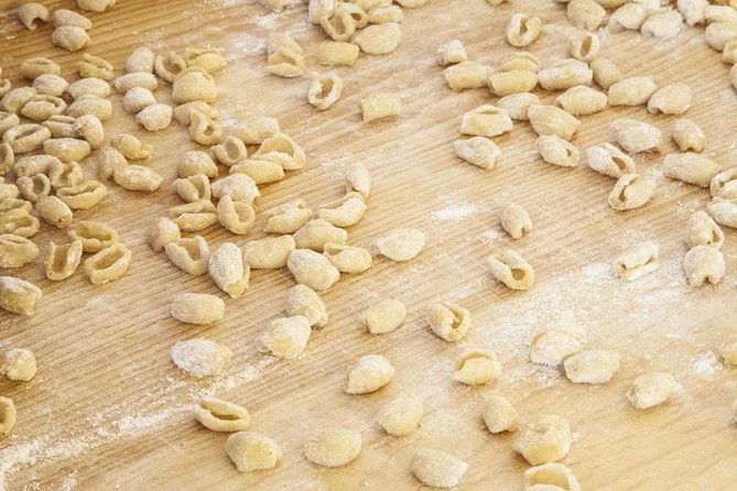 Cesarine: Market Tour & Home Cooking Class in Bari - Overview of the Experience