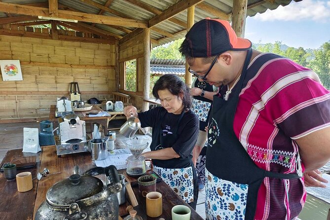 Chiang Mai Coffee Tour: Trekking to Farm, Roast and Brew Workshop - Meet the Local Coffee Farmers and Artisans