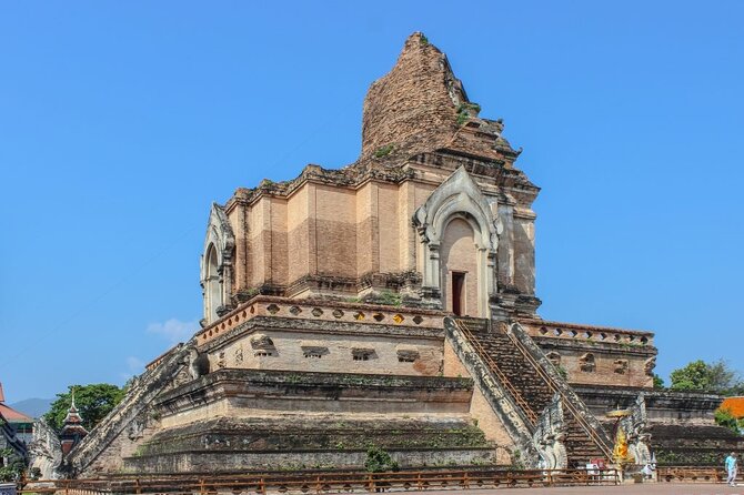 Chiang Mai Temples & City History Trip – Half Day Private Tour - Experiencing the Spiritual Atmosphere of Chiang Mai