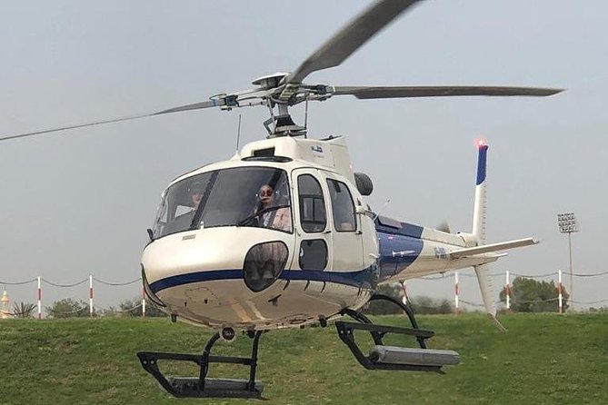 Dubai Helicopter Tour: Experience Dubai's Iconic Landmarks - Helicopter Specifications and Requirements